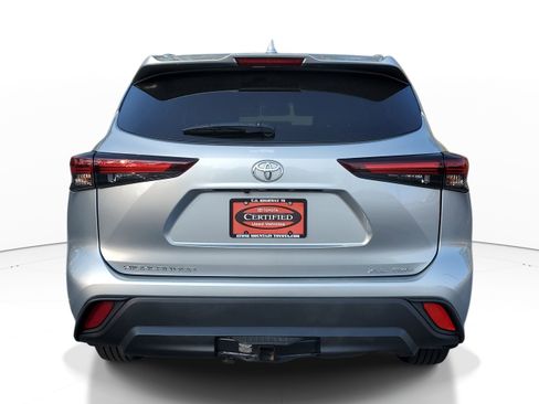 Used 2024 Toyota Highlander XLE image 5