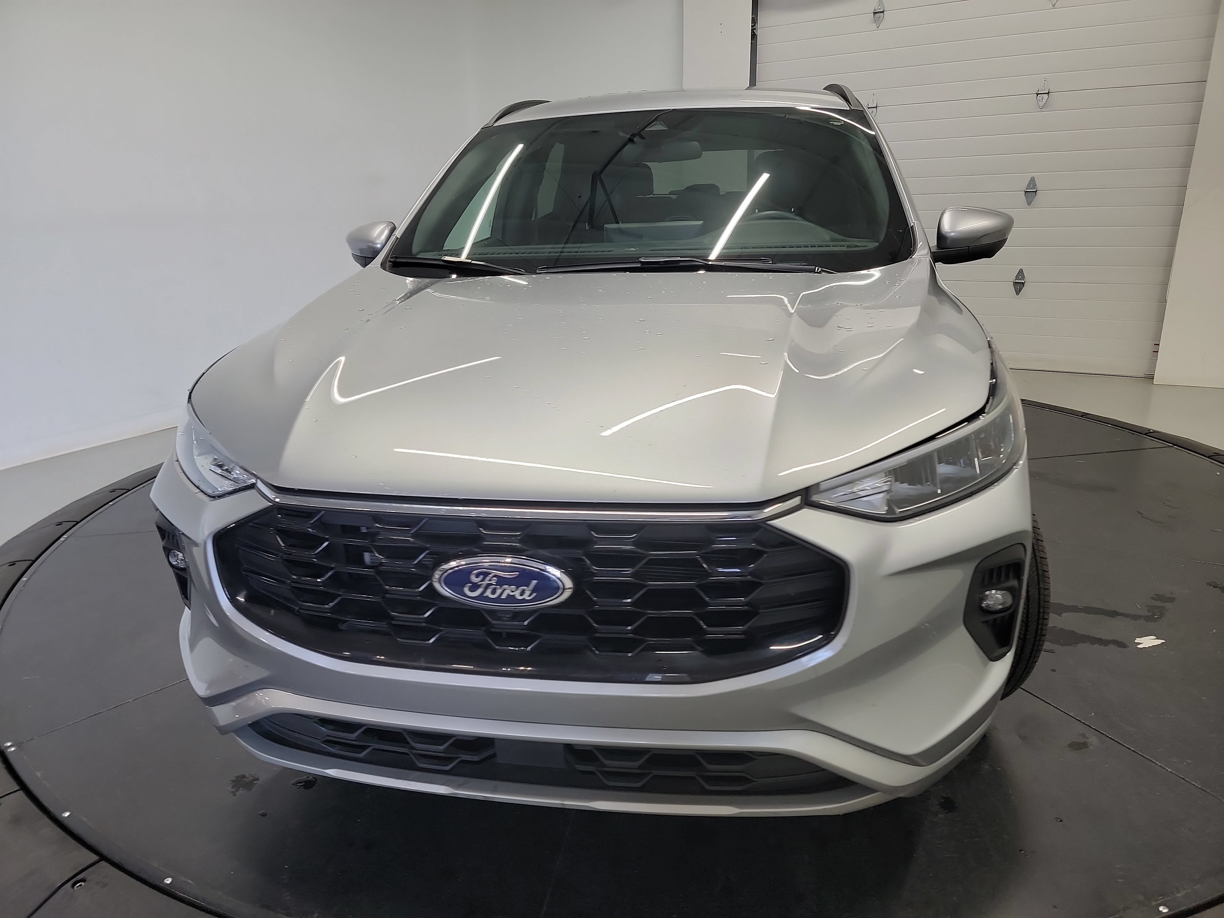 Used 2023 Ford Escape ST-Line Select w/ Tech Pack #2 AWD/4WD image 2