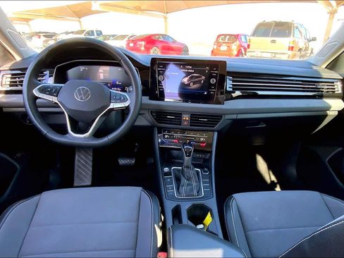 Used 2025 Volkswagen Jetta SE image 16