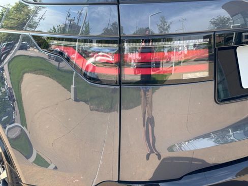 Certified 2025 Land Rover Discovery Dynamic SE image 12