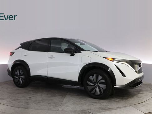 Used 2025 Nissan Ariya AWD image 14