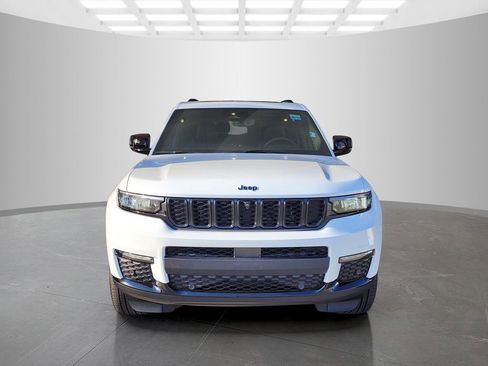 Used 2025 Jeep Grand Cherokee L Limited w/ Luxury Tech Group II RWD image 2