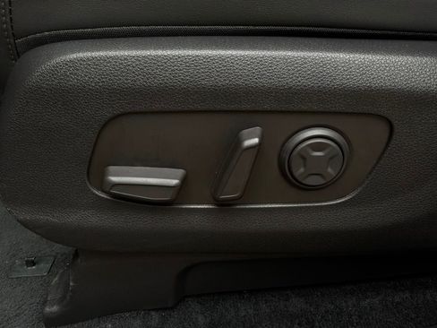 Used 2026 Kia Carnival FWD image 11