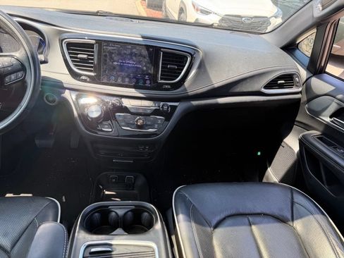 Used 2020 Chrysler Pacifica Limited w/ Advanced Safetytec Group FWD image 22