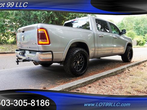 Used 2019 RAM 1500 Laramie AWD/4WD image 9