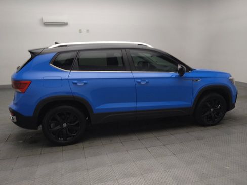 Used 2023 Volkswagen Taos SE w/ Panoramic Sunroof Package FWD image 10