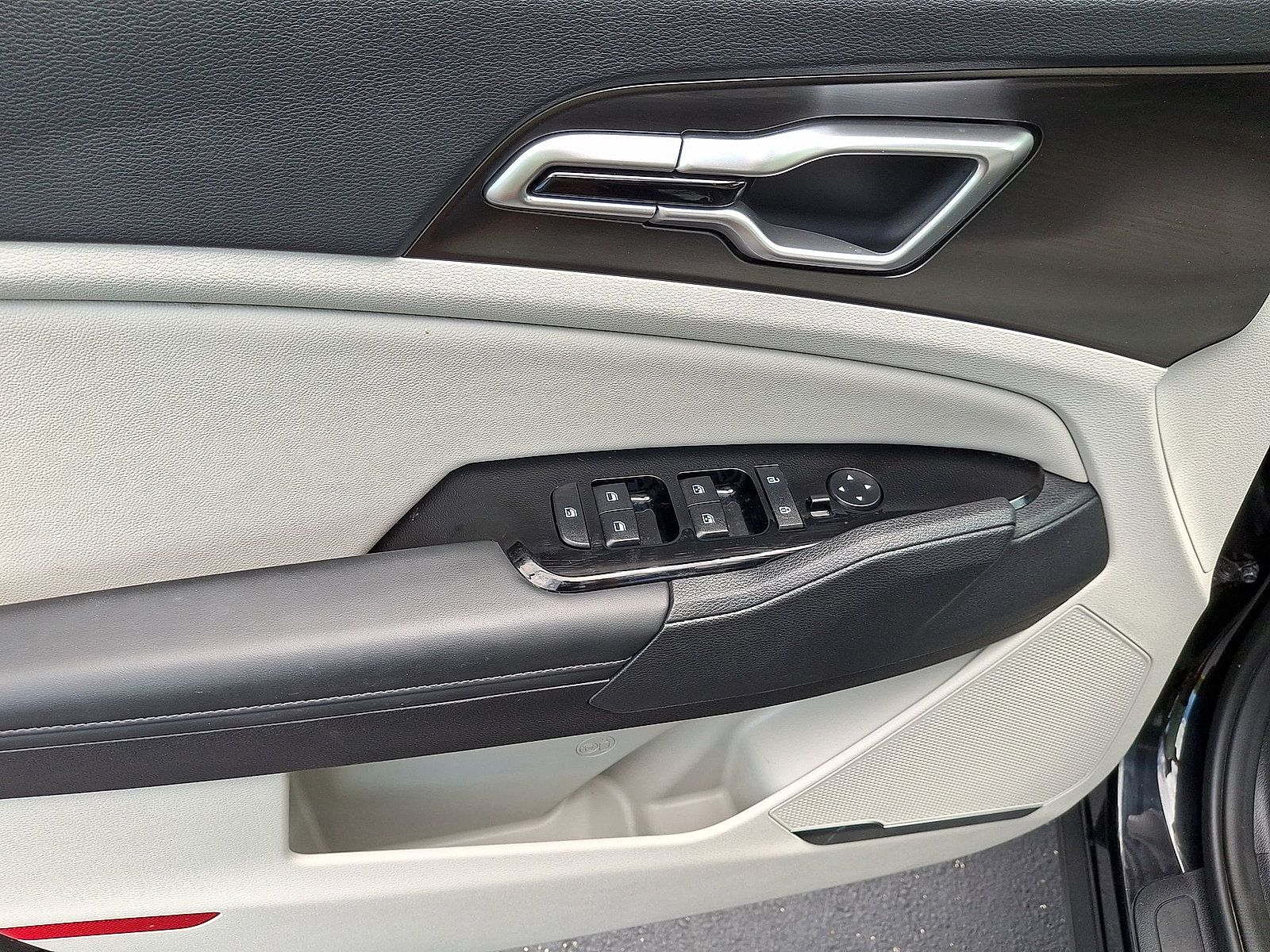 Used 2025 Kia Sportage EX FWD image 10