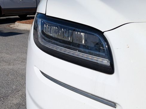 Used 2022 Lincoln Nautilus Reserve image 11