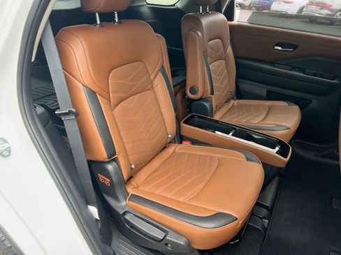 Used 2023 Nissan Pathfinder Platinum FWD image 39