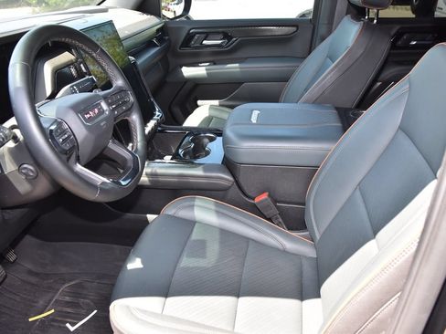 Used 2025 GMC Yukon AT4 w/ AT4 Premium Package AWD/4WD image 10