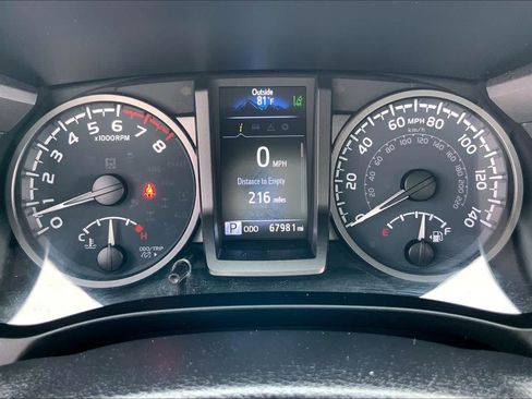 Used 2022 Toyota Tacoma TRD Off-Road AWD/4WD image 25