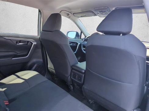 Used 2020 Toyota RAV4 XLE FWD image 25