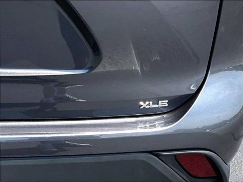 Used 2024 Toyota Highlander XLE FWD image 30
