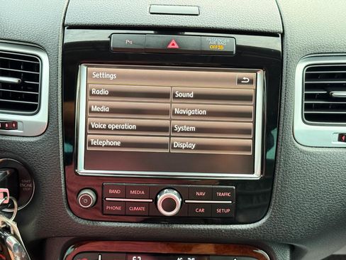 Used 2012 Volkswagen Touareg VR6 image 66