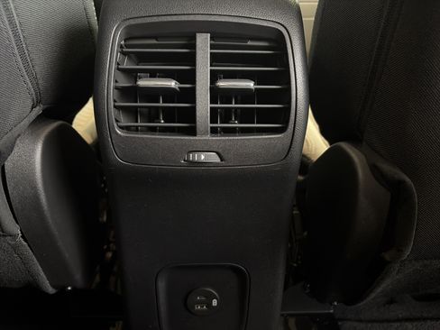 Used 2022 Ford Escape SE w/ SE Sport Appearance Package FWD image 12