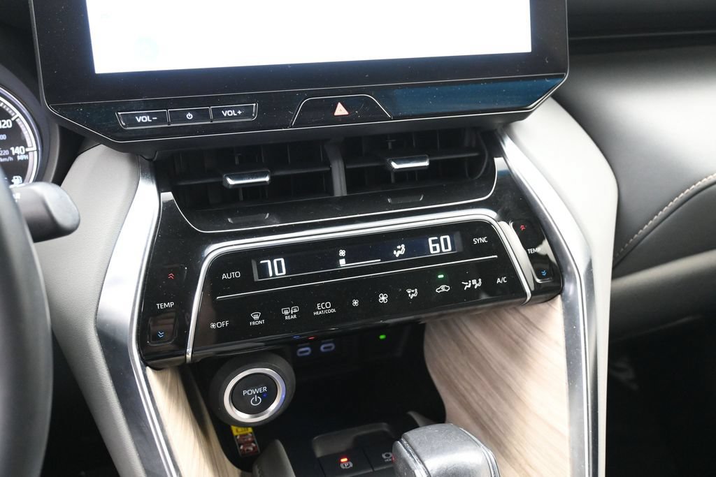 Used 2024 Toyota Venza XLE AWD/4WD image 17