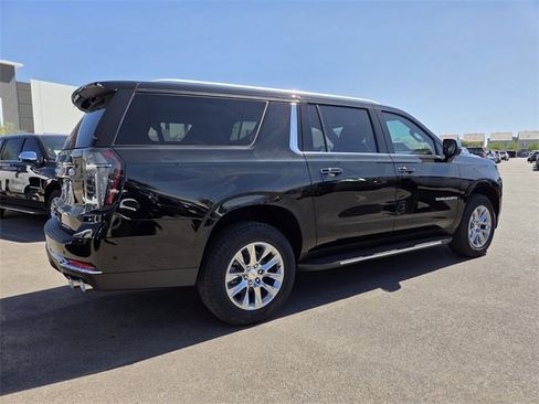 New 2025 Chevrolet Suburban Premier image 4