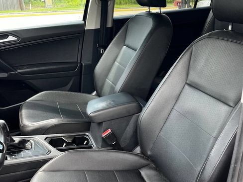 Used 2020 Volkswagen Tiguan SE FWD image 10