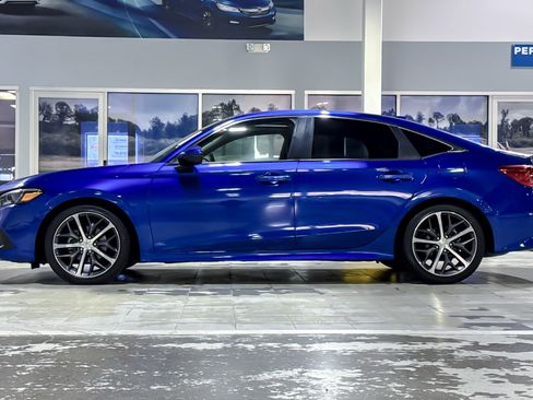 Used 2023 Honda Civic Touring image 2