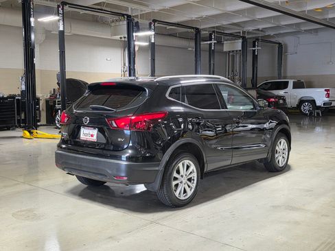 Used 2018 Nissan Rogue Sport SV w/ SV Technology Package FWD image 7