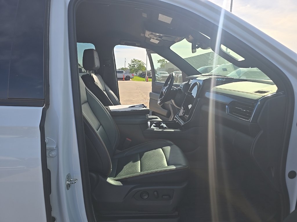Used 2025 GMC Yukon XL AT4 w/ LPO, Floor Liner Package AWD/4WD image 21