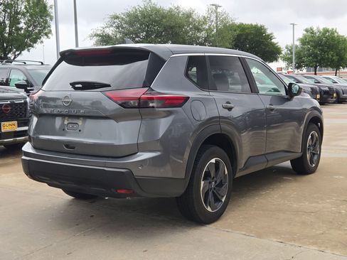 Certified 2025 Nissan Rogue SV FWD image 3