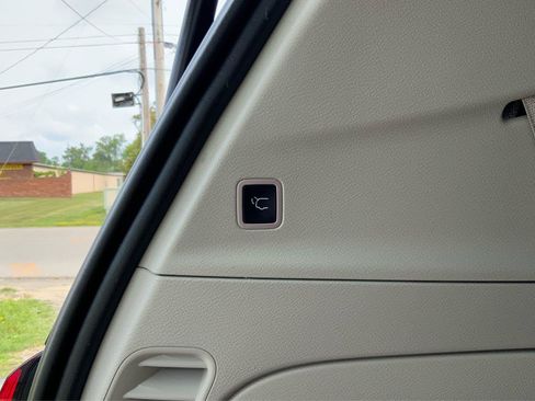 Used 2024 Chrysler Pacifica Touring-L FWD image 31