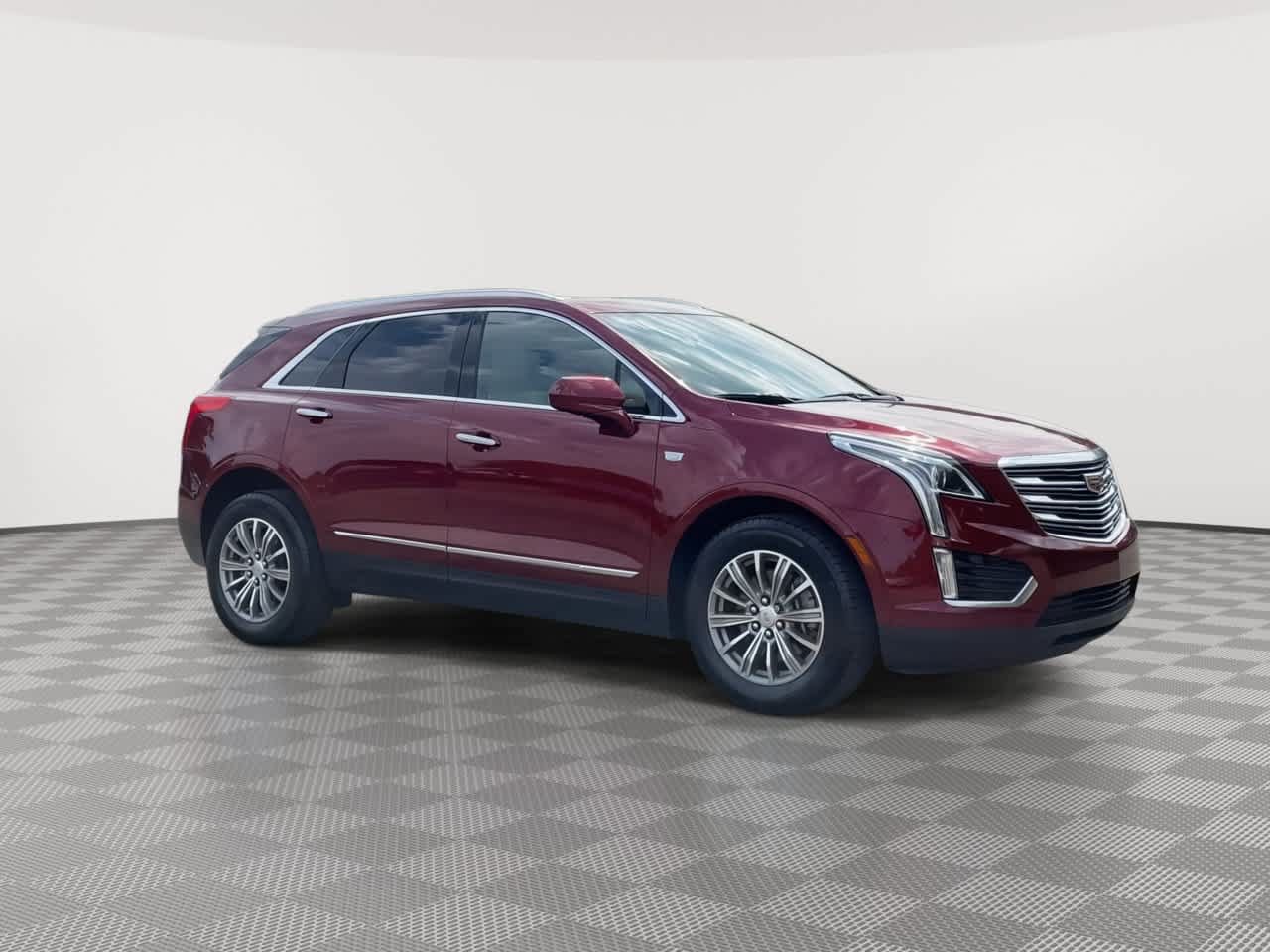 Used 2017 Cadillac XT5 Luxury w/ Driver Awareness Package AWD/4WD image 2