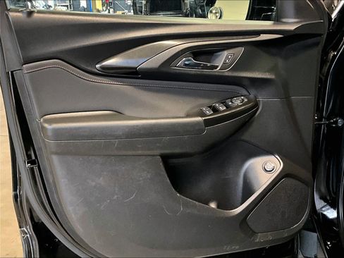 Used 2023 Chevrolet TrailBlazer RS w/ Sun and Liftgate Package image 9