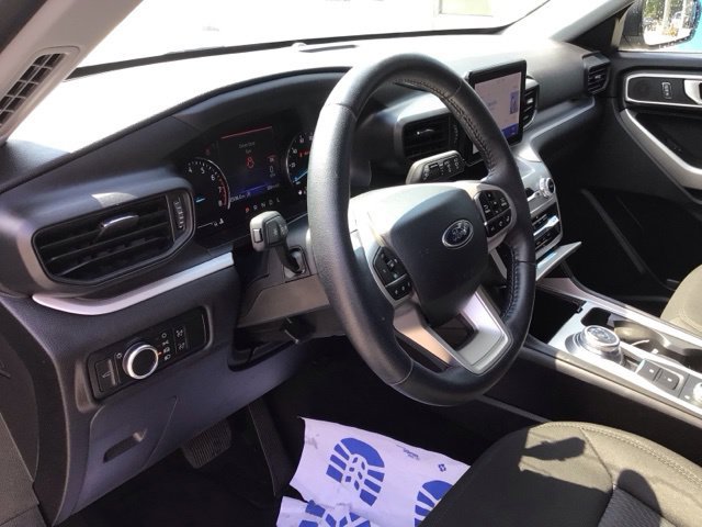 Used 2023 Ford Explorer XLT AWD/4WD image 12