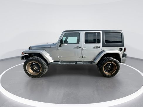 Used 2016 Jeep Wrangler Unlimited Sahara w/ Connectivity Group image 5