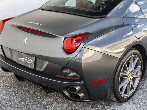 Used 2010 Ferrari California RWD image 7