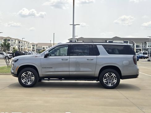 New 2026 Chevrolet Suburban Z71 w/ Comfort Package AWD/4WD image 3