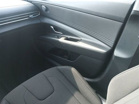 Certified 2024 Hyundai Elantra SEL w/ Convenience Package image 5