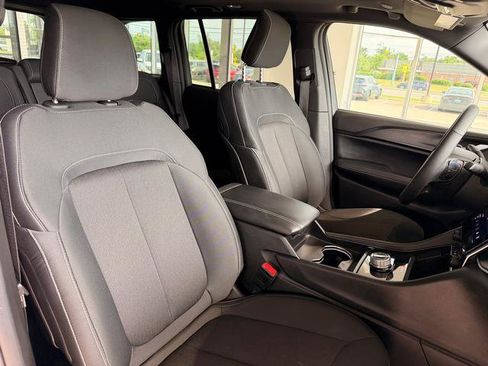 Used 2024 Jeep Grand Cherokee Laredo X w/ Luxury Tech Group I AWD/4WD image 24