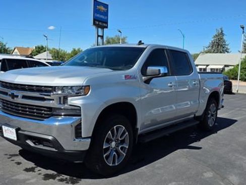 Used 2022 Chevrolet Silverado 1500 LT AWD/4WD image 3