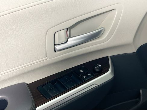Used 2023 Toyota Sienna XLE FWD image 16