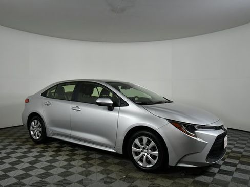 Used 2021 Toyota Corolla LE image 9