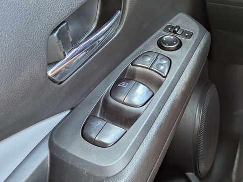 Used 2021 Nissan Kicks SR w/ SR Premium Package FWD image 23