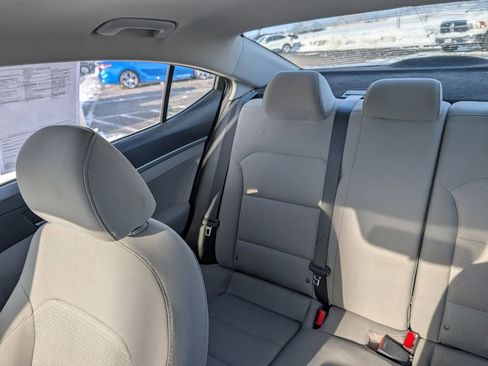 Used 2017 Hyundai Elantra SE image 12