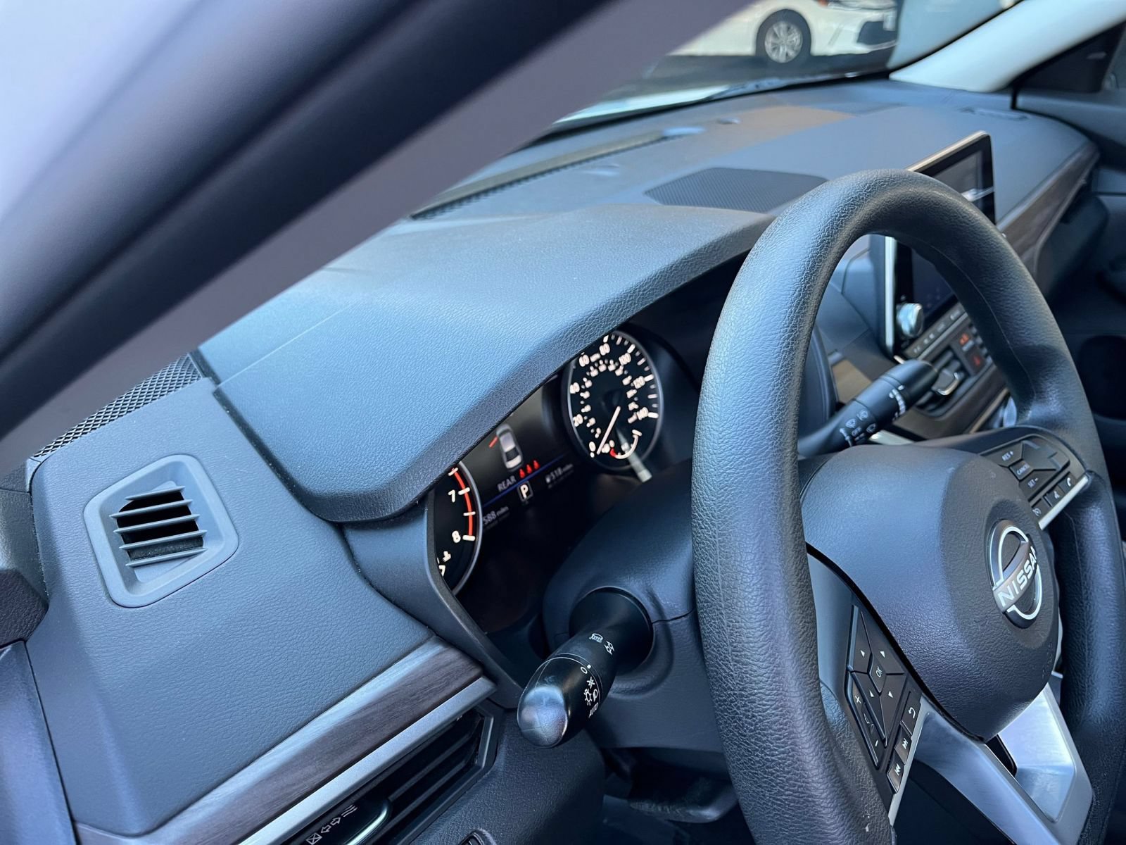 Used 2025 Nissan Altima 2.5 SV FWD image 34