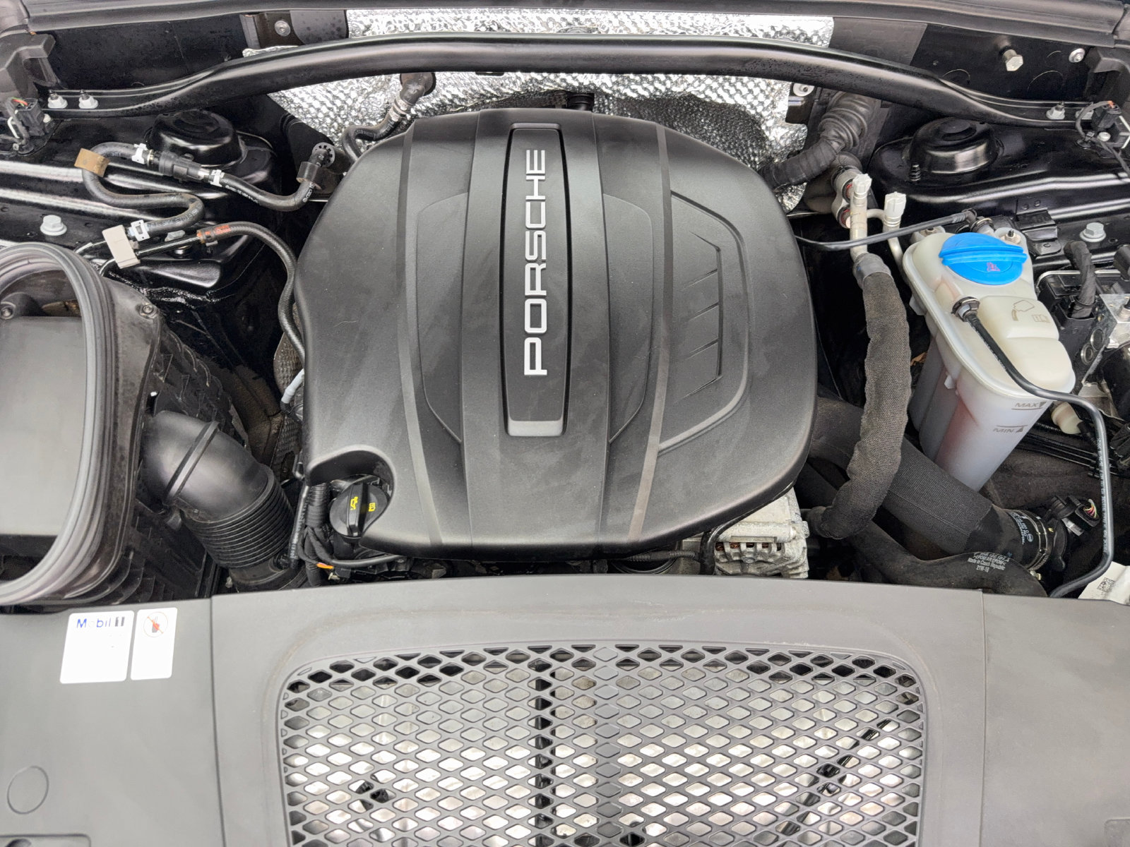 Used 2018 Porsche Macan Sport Edition AWD/4WD image 54