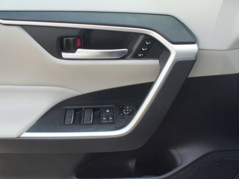 Used 2022 Toyota RAV4 XLE Premium FWD image 28