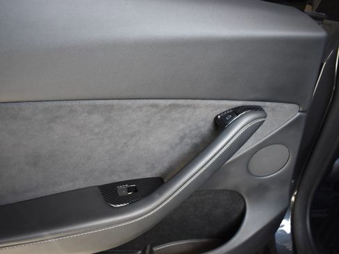 Used 2024 Tesla Model Y Long Range image 21