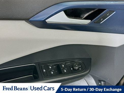 Used 2023 Volkswagen Taos SE AWD/4WD image 17