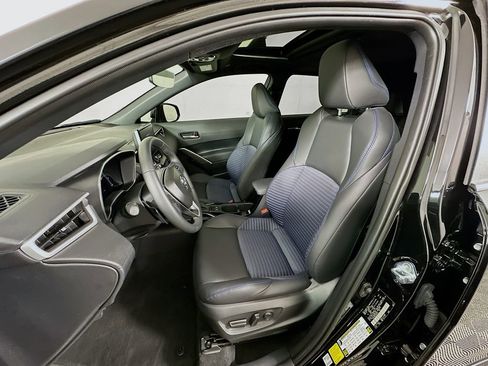 Used 2025 Toyota Corolla Cross XSE image 21