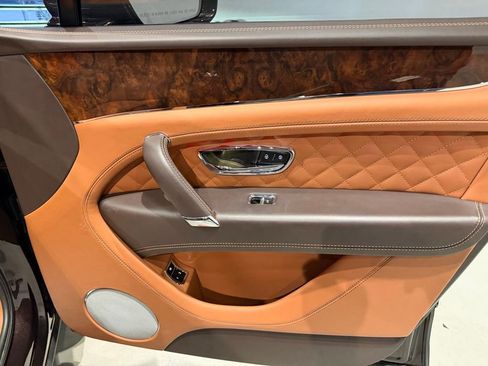 Used 2018 Bentley Bentayga AWD/4WD image 39