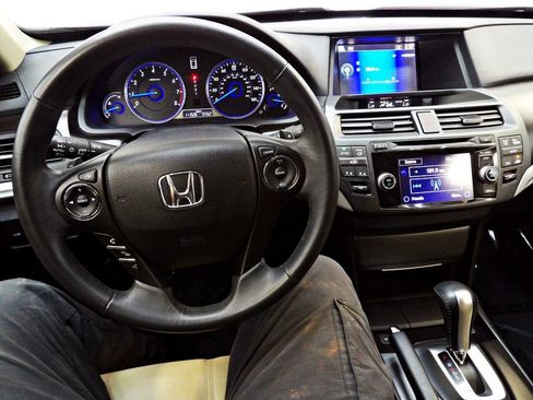 Used 2014 Honda Crosstour EX-L image 17