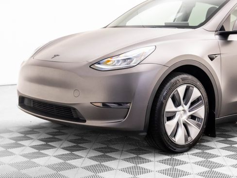 Used 2023 Tesla Model Y Long Range image 38