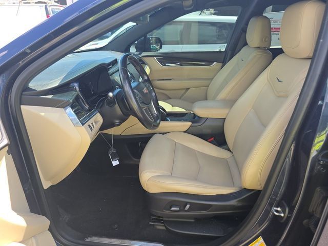 Used 2019 Cadillac XT5 FWD image 3
